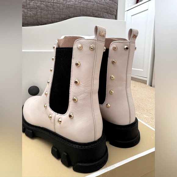 NEW💥Michael Michael Kors Women Ridley Gore Studded Chelsea Boots Sz 8M Lt Cream - Picture 12 of 13